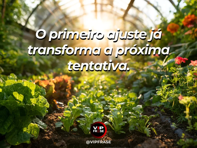 Frase de recomeço sobre o primeiro ajuste na retomada, com cenário de pequeno ajuste em canteiro de jardim com terra fértil e brotos.