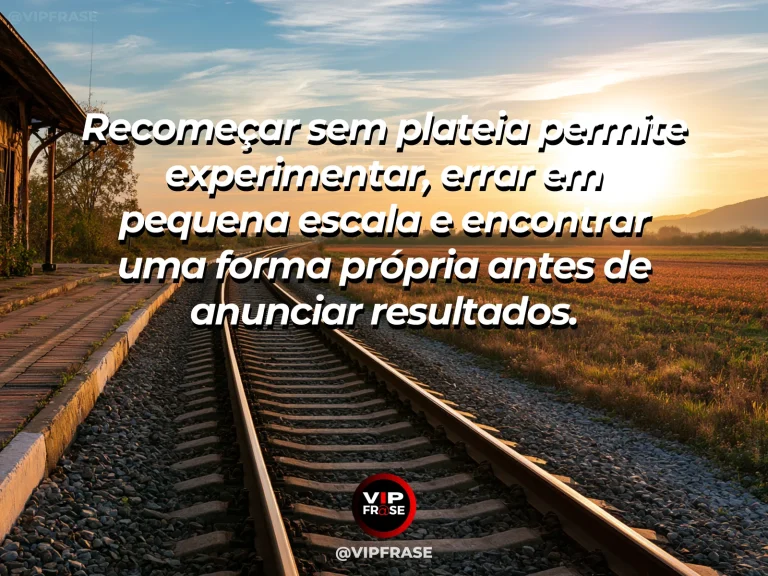 Frase de recomeço sobre recomeçar sem precisar anunciar, com cenário de pequena bancada reservada de ateliê rodeada de plantas e luz suave.