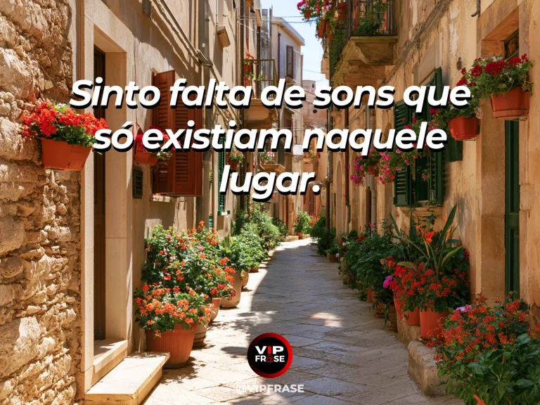 Arte de frase de saudade com porta antiga de casa aberta para jardim florido.