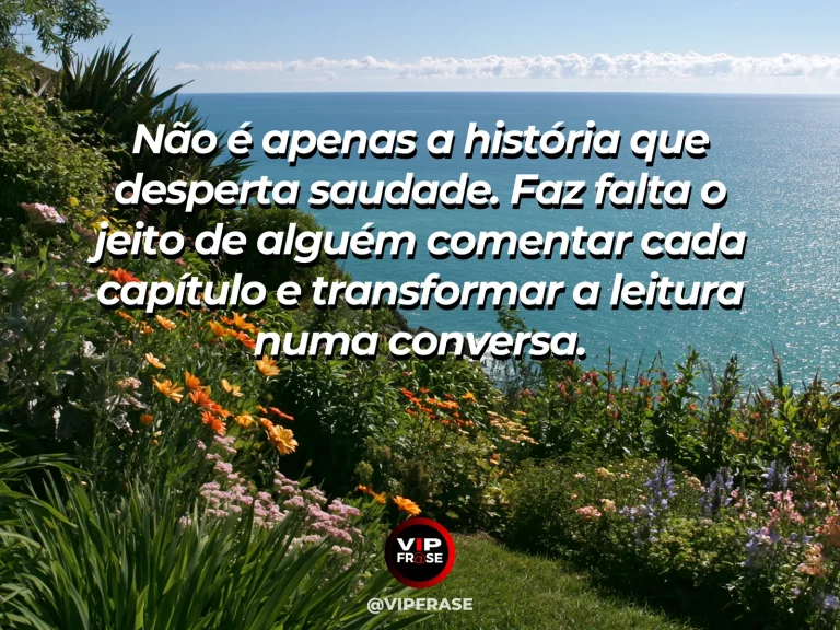 Frase de saudade sobre a história que perdeu a voz conhecida, com dois livros abertos ao lado de xícaras em varanda florida.
