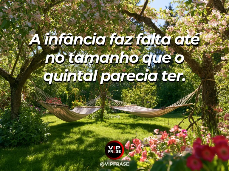 Frase de saudade sobre o quintal que ficou menor, com quintal amplo com árvores frutíferas e luz clara de verão.