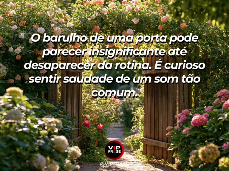 Arte de frase de saudade com porta antiga de casa aberta para jardim florido.