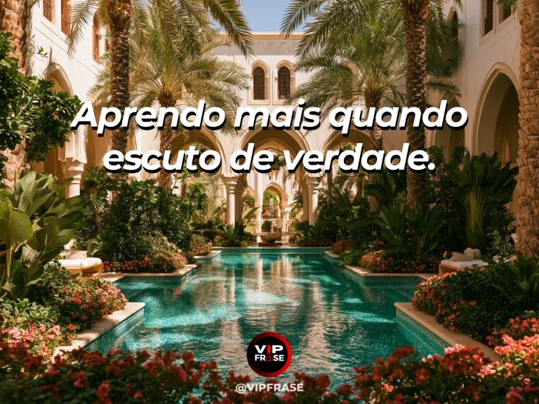Frase para status sobre a sabedoria de saber ouvir, com duas pessoas conversando em café ao ar livre sob árvores floridas.