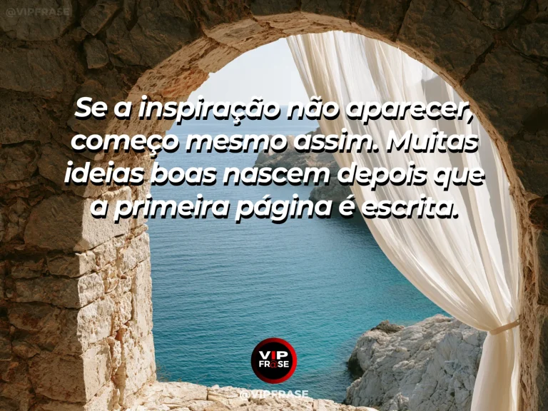 Frase de status sobre começar antes da inspiração com mesa criativa com caderno aberto e lápis ao lado de janela ensolarada.