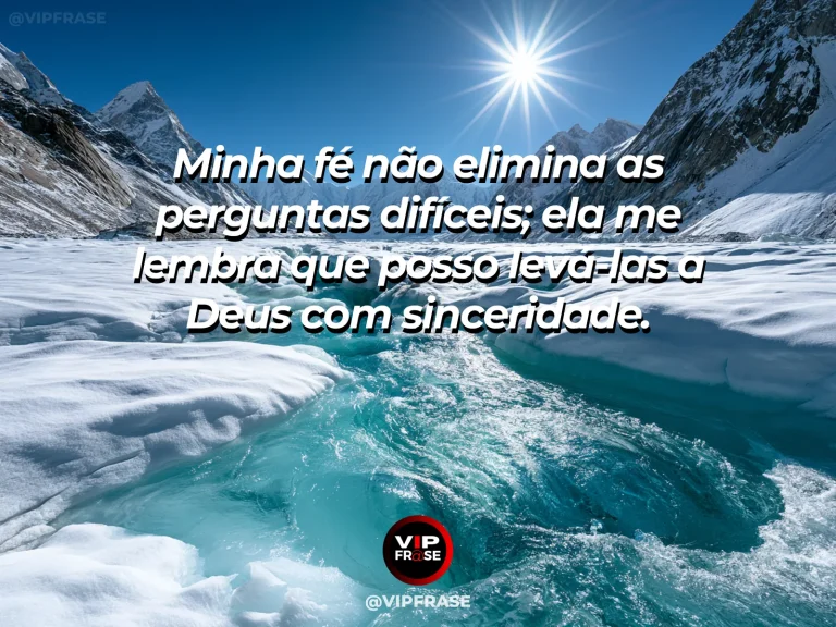 Frase de status sobre fé sincera diante das perguntas com pessoa em contemplação junto a lago de montanha ao amanhecer.