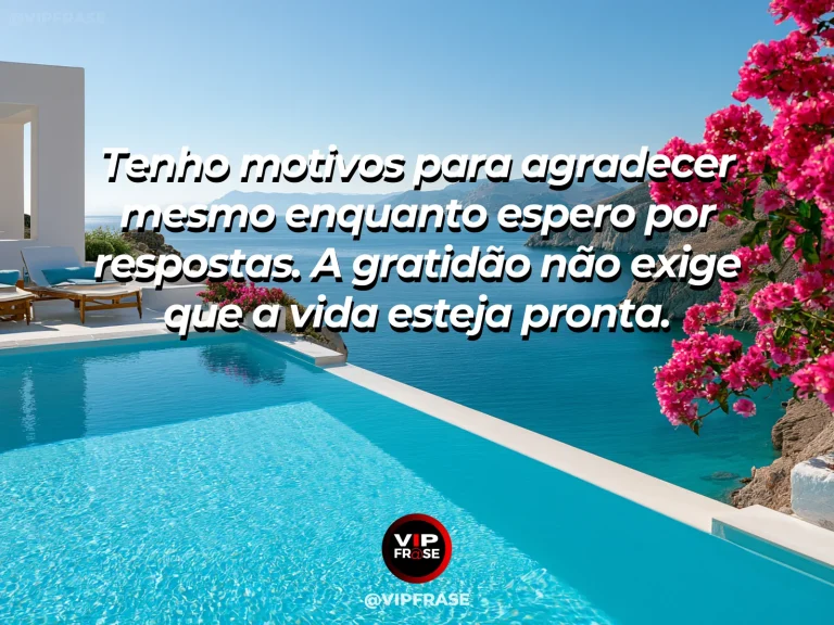 Frase para status sobre gratidão no tempo de espera, com horizonte de nascer do sol em campo de girassóis sob céu azul.