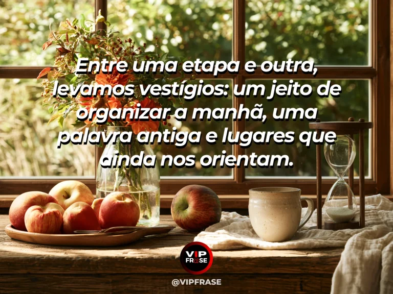 Frase sobre hábitos que atravessam etapas da vida, em uma cena com cozinha acolhedora com janela florida e objetos antigos e novos sobre a mesa.