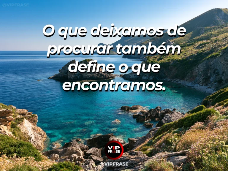 Frase sobre descobertas encontradas sem procura, com caminho campestre contorna arbustos floridos e revela um lago inesperado.