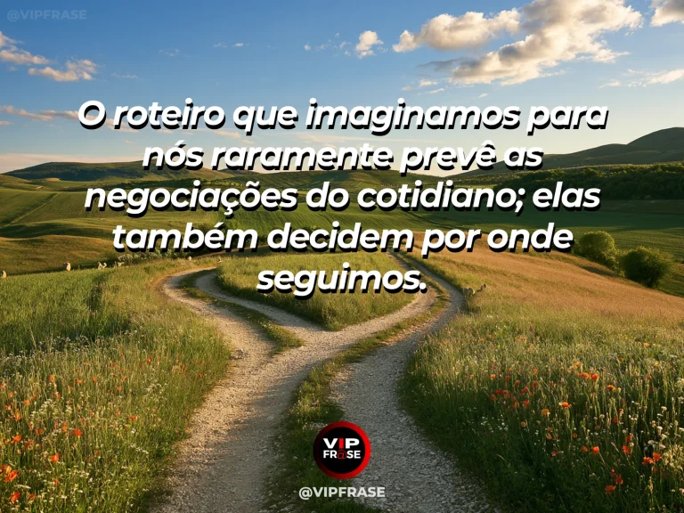 Frase sobre as escolhas discretas feitas no cotidiano, com bifurcação suave numa antiga rua de vila, flores em vasos, casas acolhedoras e luz clara de manhã.