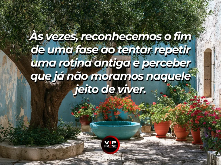 Frase sobre a percepção tardia de uma fase encerrada, com porta antiga aberta para jardim renovado, objetos familiares ao lado de novas flores.