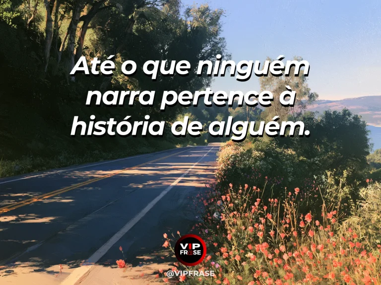 Frase sobre os acontecimentos discretos de uma história, com jardim secreto com trilha quase escondida por flores vivas sob sol filtrado.