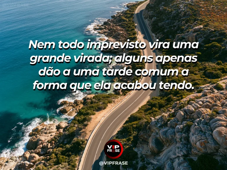 Frase sobre pequenos acontecimentos inesperados do dia, com rua de vila ensolarada com desvio discreto por mercado florido.