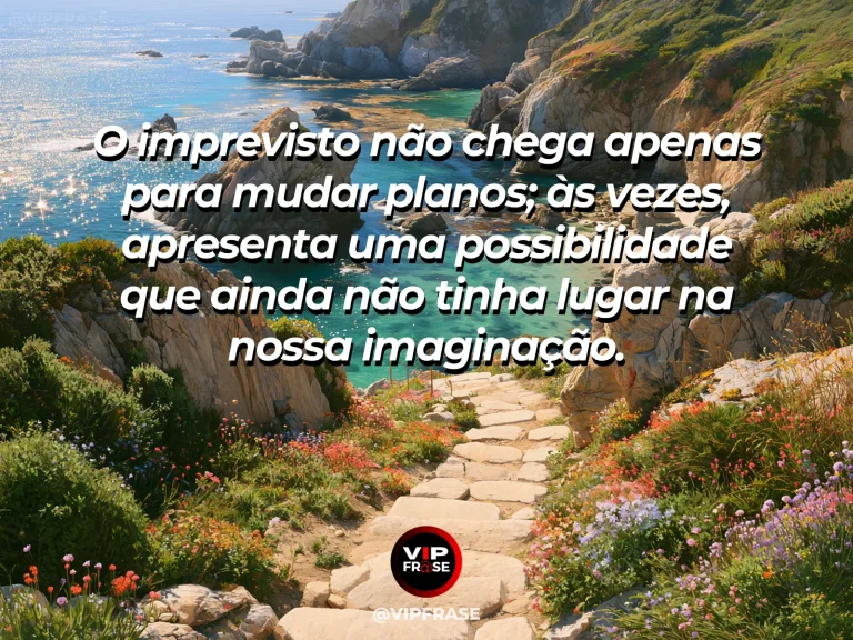 Frase sobre as possibilidades que surgem do imprevisto, com trilha costeira florida contornando uma falésia, abrindo vista surpreendente para enseada azul.