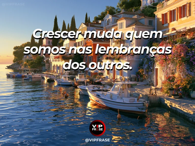 Frase sobre as diferentes versões de nós nas lembranças alheias, com várias janelas de uma vila tradicional enquadram jardins e caminhos diferentes.
