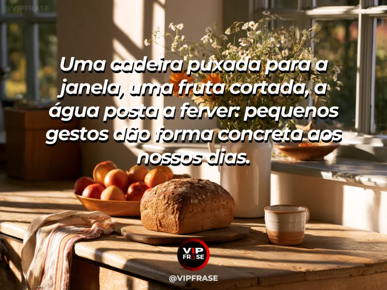 Frase sobre gestos simples formam a experiência de viver, em uma cena com cozinha clara com cadeira junto à janela, frutas e chaleira sob sol matinal.