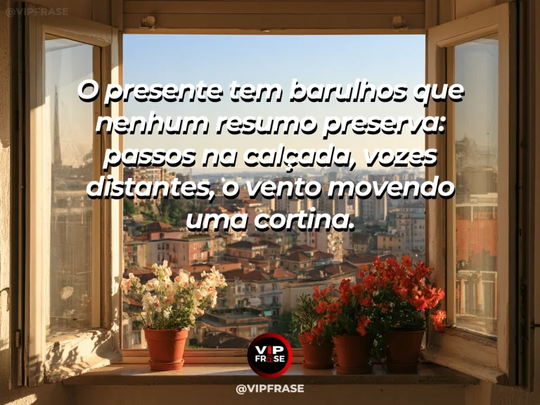 Frase sobre os sons sutis e passageiros de um dia, com rua tranquila vista de janela aberta, cortina ao vento e árvores floridas.