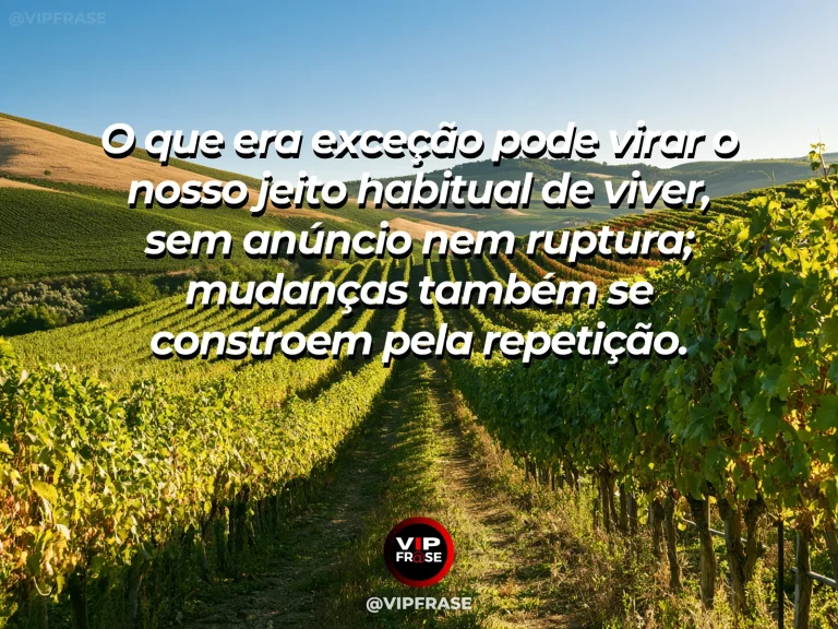 Frase sobre mudanças que se constroem pela repetição, com fileiras de plantas jovens e maduras em horta ensolarada com caminhos regulares.