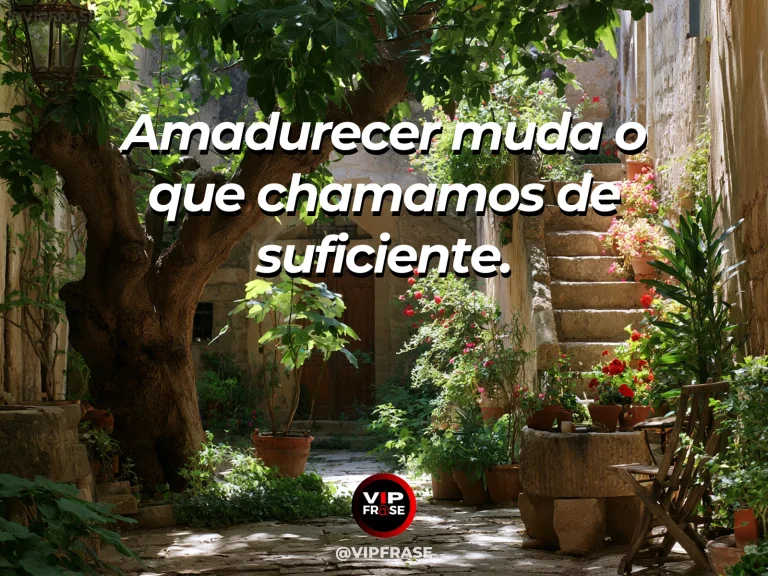 Frase sobre a mudança da ideia de suficiente com a idade, com varanda tranquila com uma cadeira, um livro e jardim florido ao fundo, luz agradável e cores claras.