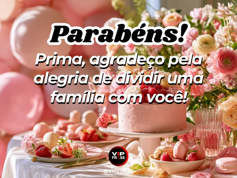 Mensagem de aniversário para prima sobre gratidao, em buquê sobre mesa familiar.