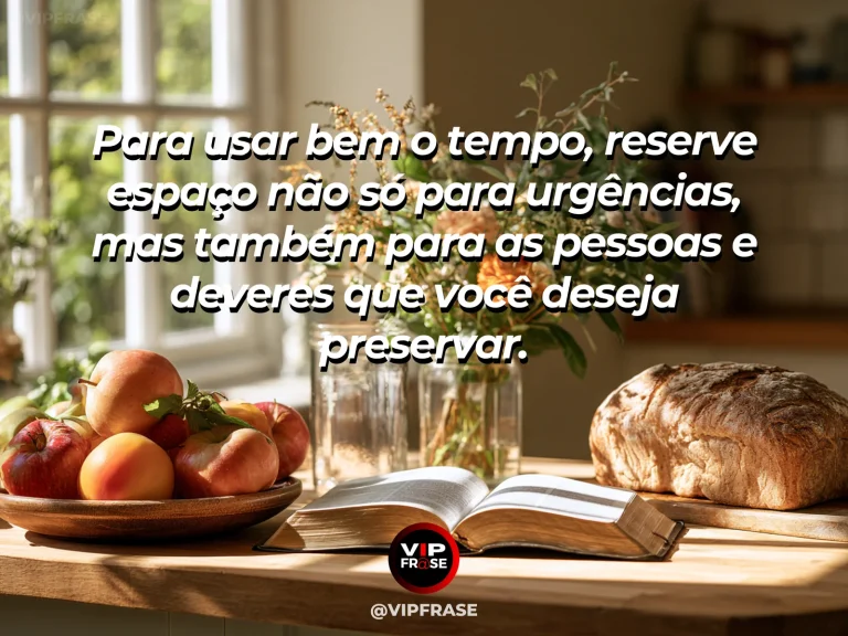 Frase de sabedoria sobre prioridades e uso do tempo, com relógio de areia e flores ao lado de mesa posta para encontro sereno.