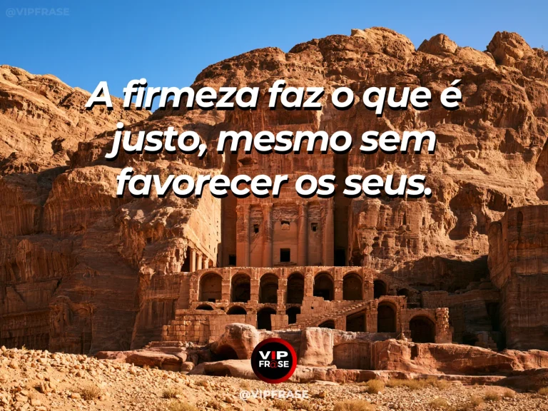 Mensagem de força sobre justiça sem preferência, com fortaleza com duas torres equilibradas na montanha.