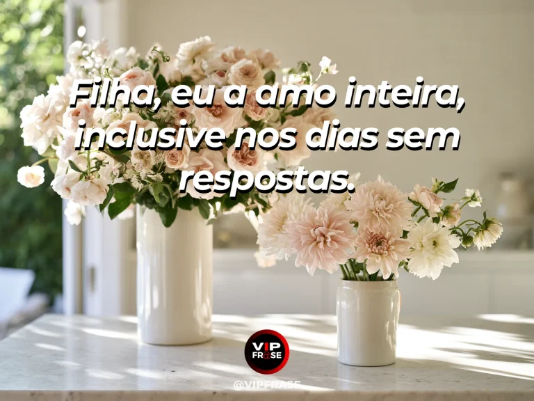 Frase de mãe para filha sobre amor materno diante das incertezas, em jardim florido com vegetação e luz natural.