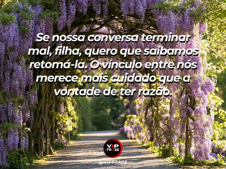 Frase de mãe para filha sobre reconciliação nas conversas entre mãe e filha, em caminho entre flores e vegetação iluminado pelo sol.