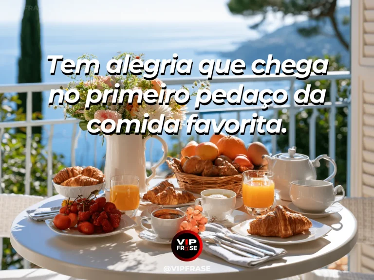 Mensagem de felicidade sobre sabor de felicidade, com torta de frutas em mesa ao sol.