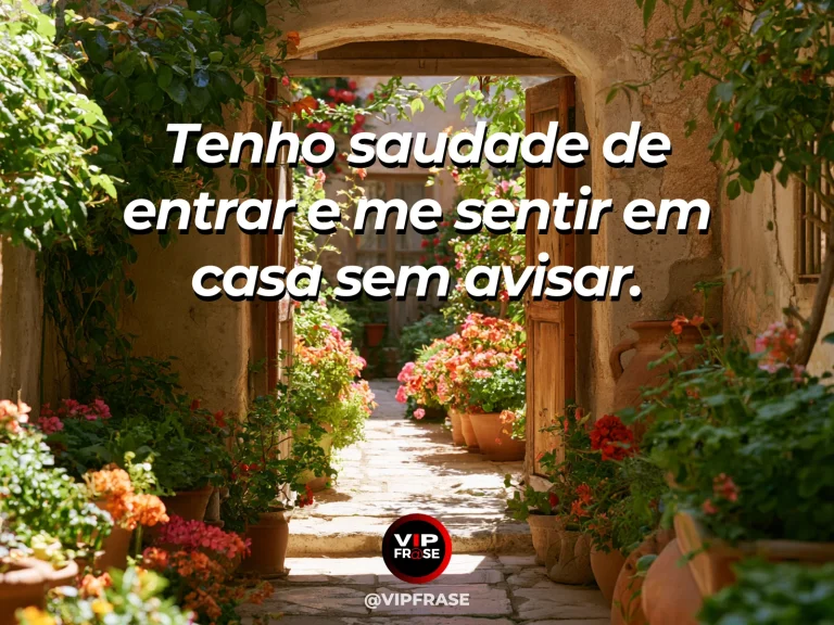 Mensagem de saudade sobre a falta de um lugar sem cerimônia, com casa com porta aberta, flores e luz dourada.