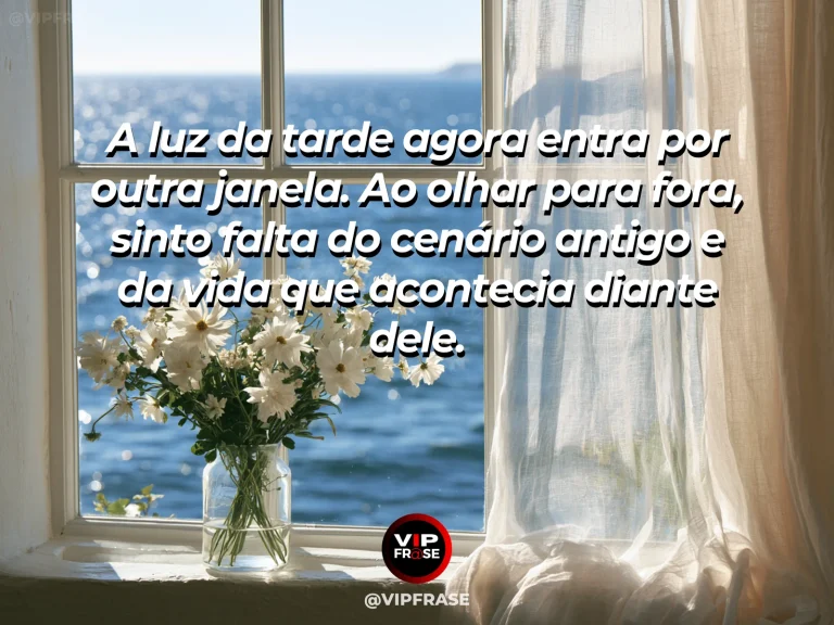 Mensagem de saudade sobre a tarde vista de outro lugar, com janela para mar azul em casa cheia de plantas.