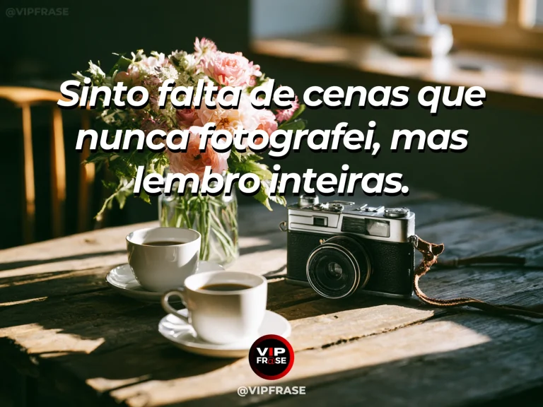 Mensagem de saudade sobre um retrato que não é fotografia, com caderno de desenho aberto sobre mesa no jardim.