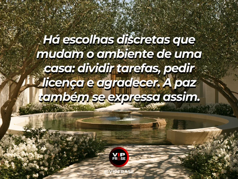 Mensagem sobre uma paz que se revela nas pequenas escolhas, com pequena casa luminosa com pátio de flores e mesa familiar.
