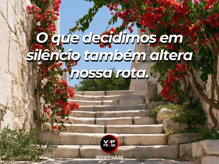 Mensagem sobre a vida, com uma ruela antiga com caminhos entre portas coloridas e vasos floridos.