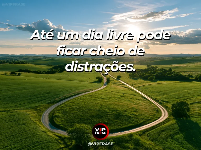 Mensagem sobre a vida, com caderno em branco sobre mesa de varanda florida.