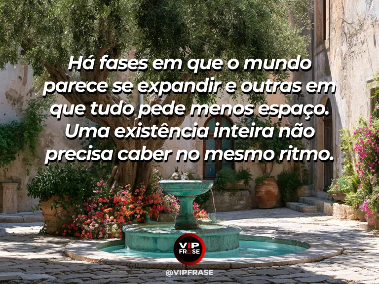 Mensagem sobre a vida, com um pátio mediterrâneo com áreas ensolaradas e outras tranquilas à sombra.