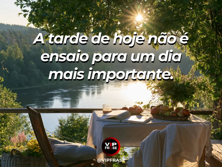 Mensagem sobre a vida, com mesa de café sob árvores floridas numa tarde brilhante.