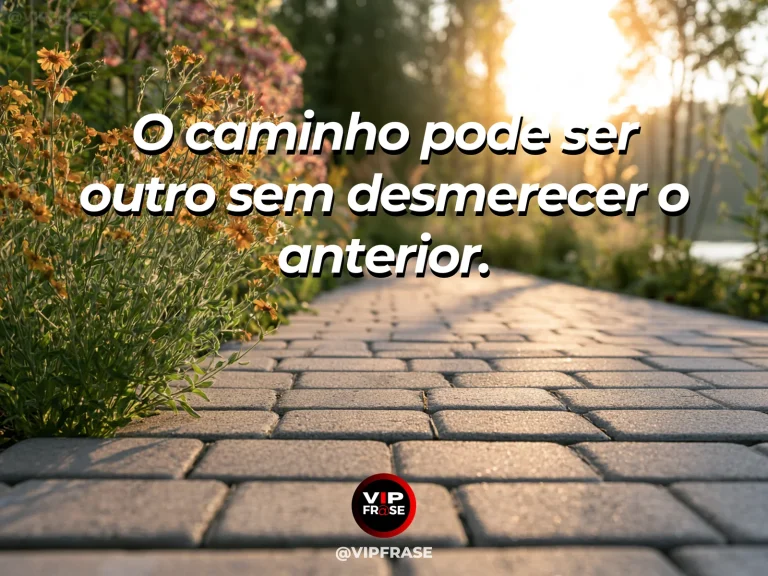 Frase sobre recomeço e mudar a direção e valorizar o passado, em cena de caminho de pedra antigo ao lado de uma nova trilha florida no campo.