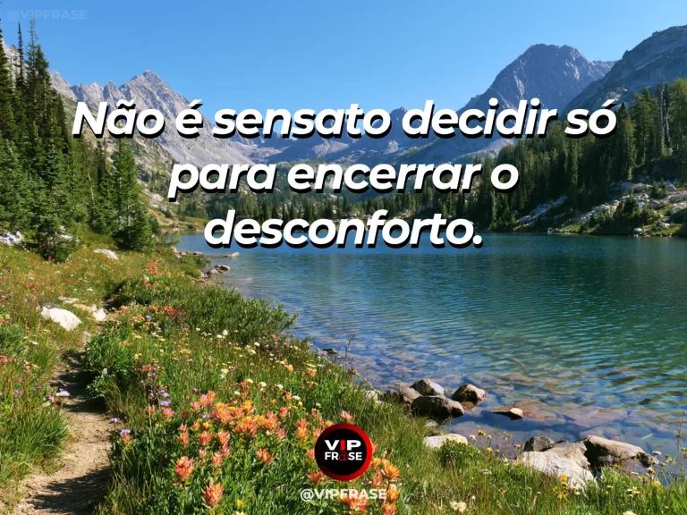 Frase de sabedoria sobre decisões em momentos de incômodo, com banco acolhedor sob árvore florida diante de duas trilhas.