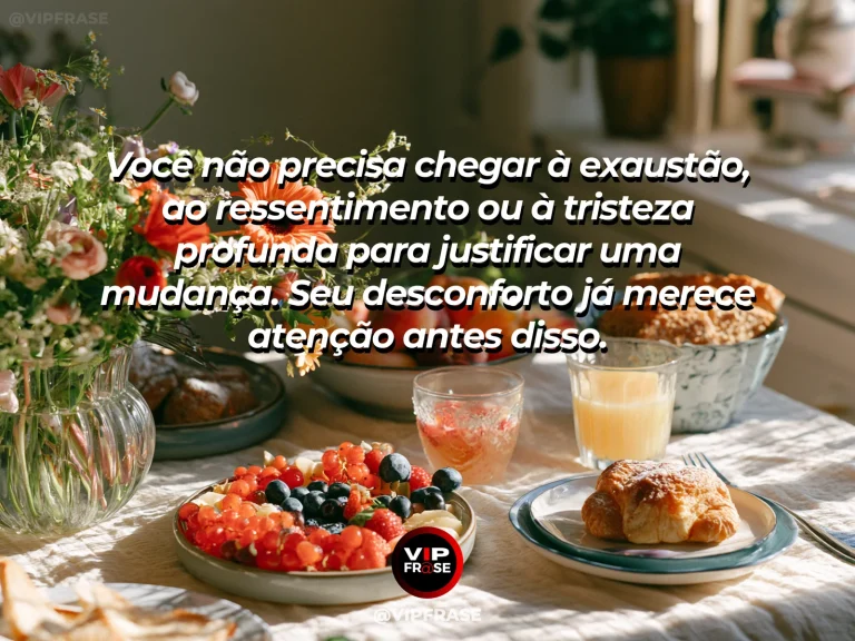 Mensagem de autoestima sobre choosing yourself before reaching the limit, com sunlit trail before a wide open horizon