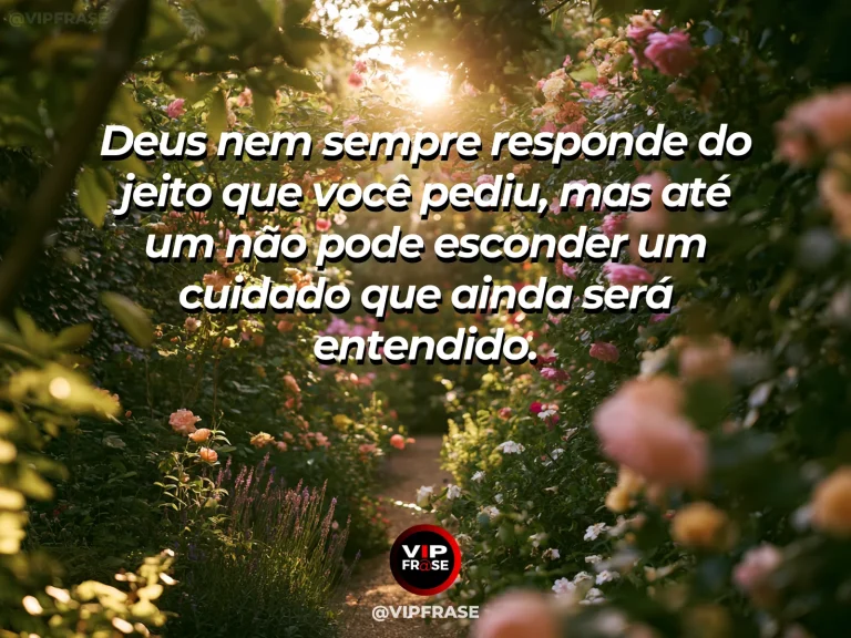 Frase sobre Deus com folhas iluminadas por raios de sol após chuva, com gotas brilhando e fundo desfocado.