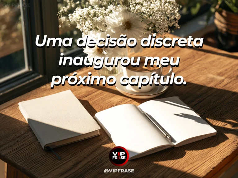 Mensagem sobre recomeço e iniciar uma nova etapa por uma decisão silenciosa, com livro aberto em mesa clara junto a uma janela com jardim de flores.