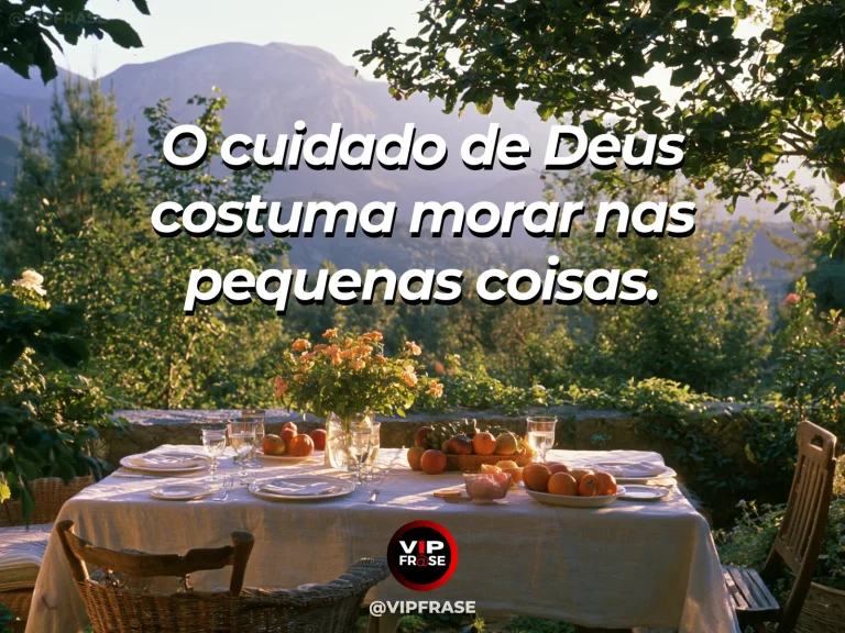 Frase sobre Deus com mesa aconchegante junto à janela, flores, chá quente, luz da manhã e jardim ao fundo.