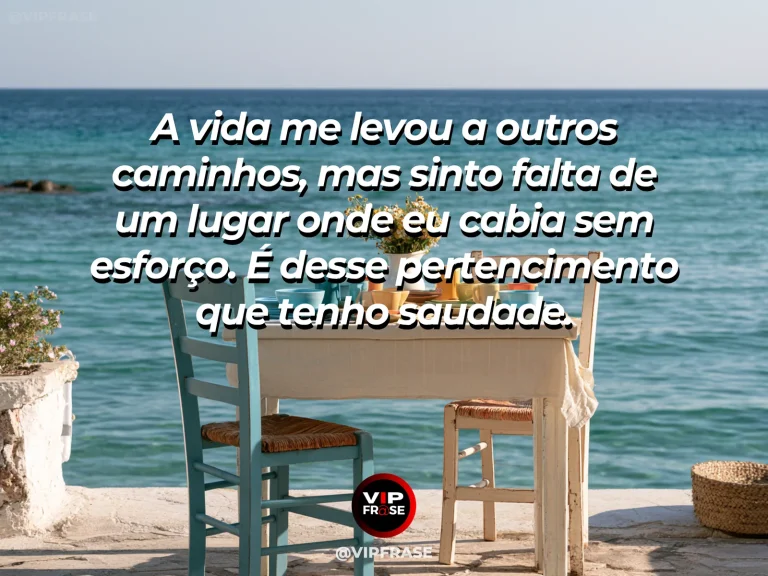 Mensagem sobre saudade, com casa pequena acolhedora entre árvores com céu claro e jardim vibrante.