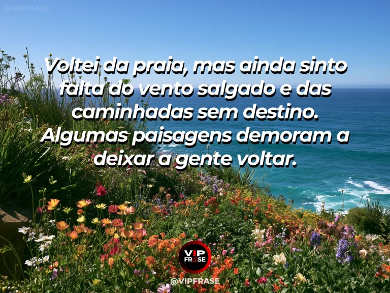 Mensagem sobre saudade, com calçadão litorâneo florido e mar azul brilhante ao fundo.