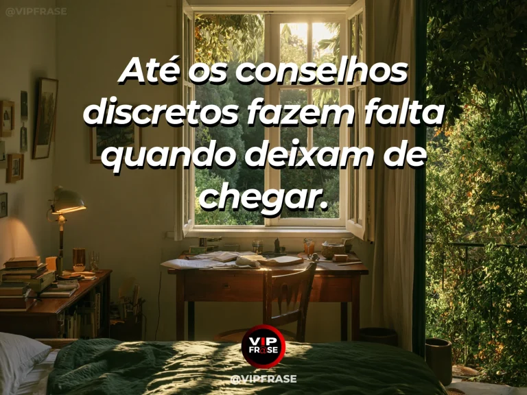 Mensagem sobre saudade, com cadeira de leitura com manta colorida e flores na janela.
