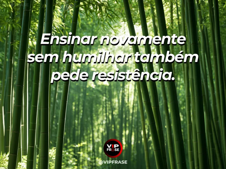 Mensagem de força sobre paciência para ensinar, com sequoias imponentes com árvore jovem no bosque.