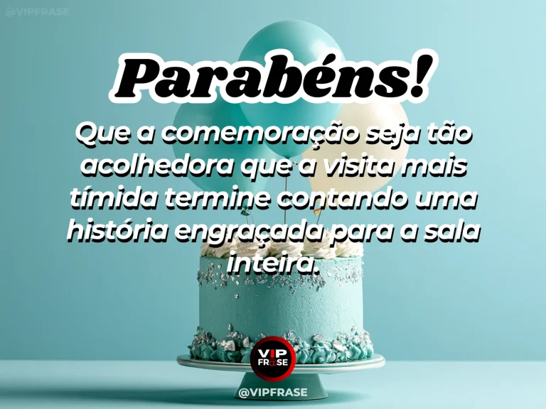 Mensagem de parabéns sobre uma comemoração acolhedora, em arte azul-clara com bolo azul-turquesa decorado e balão ao fundo.