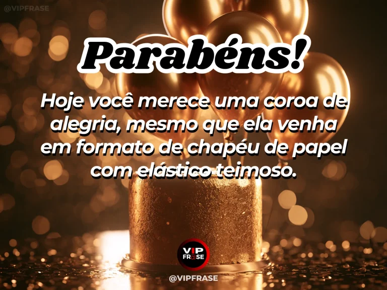 Mensagem de parabéns com bolo metalizado dourado, balões dourados e pontos de luz sobre fundo escuro.