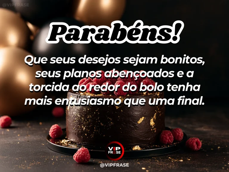 Mensagem de parabéns com bolo de chocolate escuro, framboesas, detalhes dourados e balões ao fundo.