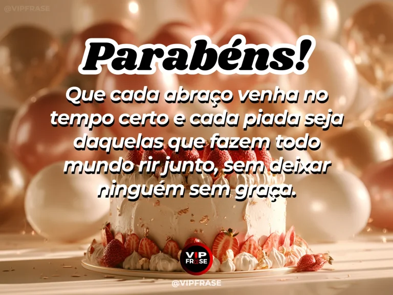 Mensagem de aniversário sobre abraços e piadas que incluem todos, em imagem de bolo claro com frutas vermelhas e balões rosados.